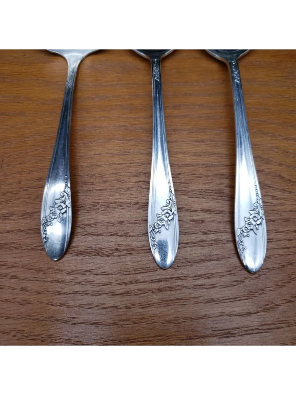 Oneida Tudor Plate Queen Bess II Gravy Ladle & Serving Spoons Lot of 3 Silverpla